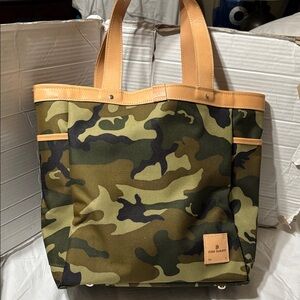 Jon Hart left Bank camo tote with inside zipper pocket. NWOT